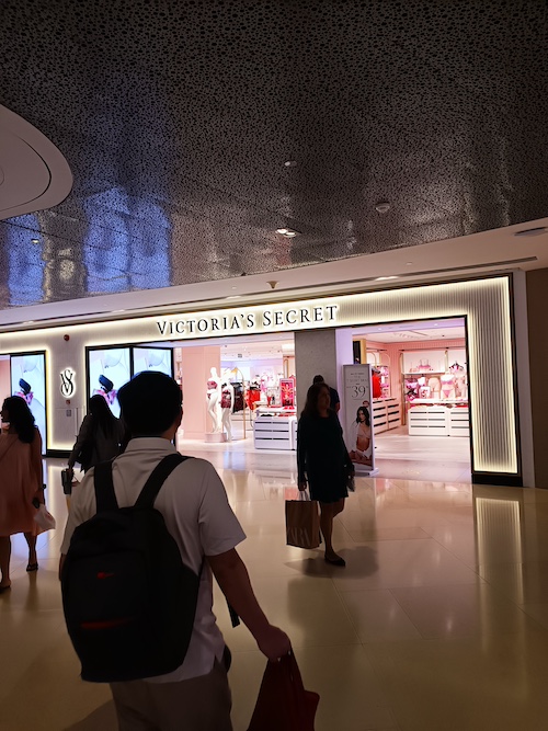 Continue towards Victoria's Secret